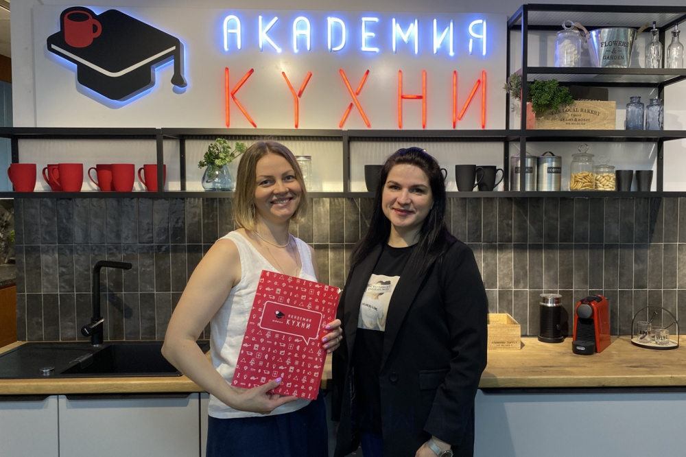 Репортаж о фабрике «Пастернак» и производстве «Академия Кухни»